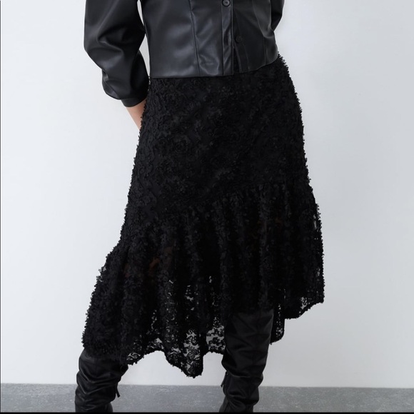 ZARA Ruffled Skirt - Picture 3 of 9